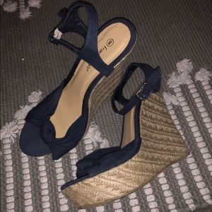 Francesca wedges, sz8 like new